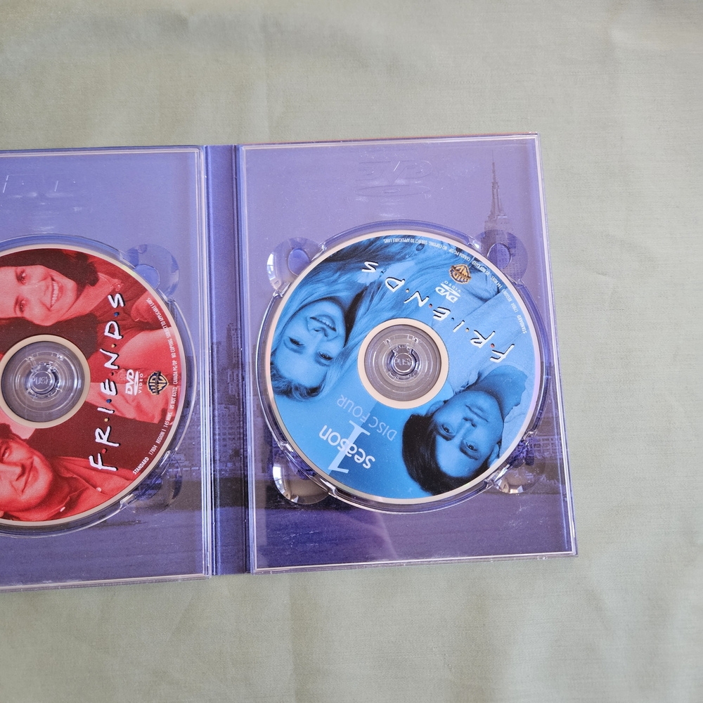 Friends DVD Box Set - Complete Season 1 - Picture 7 of 9